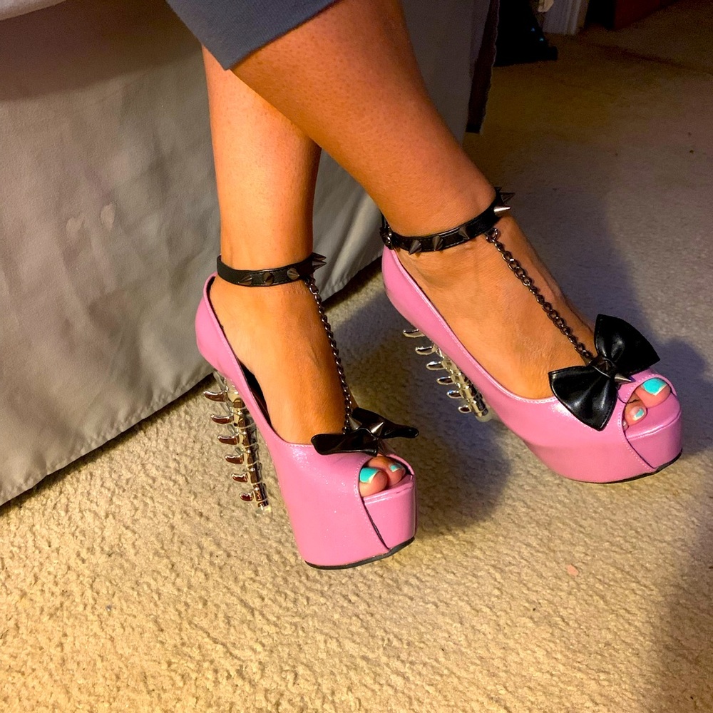 Show story pink patent leather open toe heel